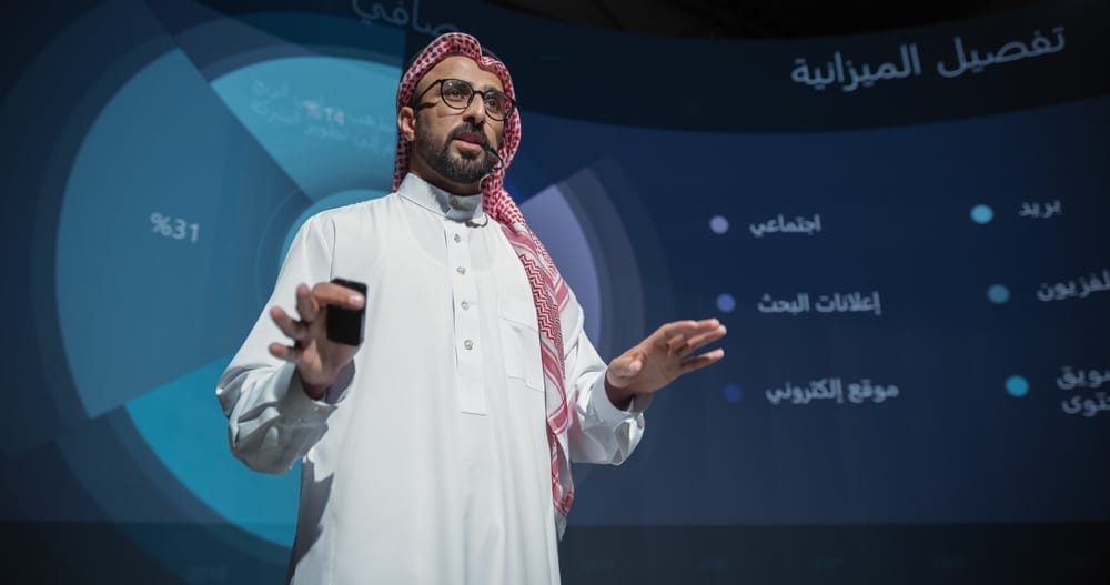 خبير تسويق سعودي في شركة تسويق سعودية يشرح للجمهور